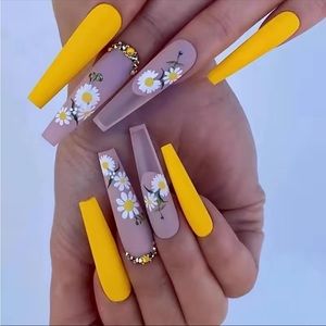 Daisy Doll - Nail Junkie - full artificial nail set